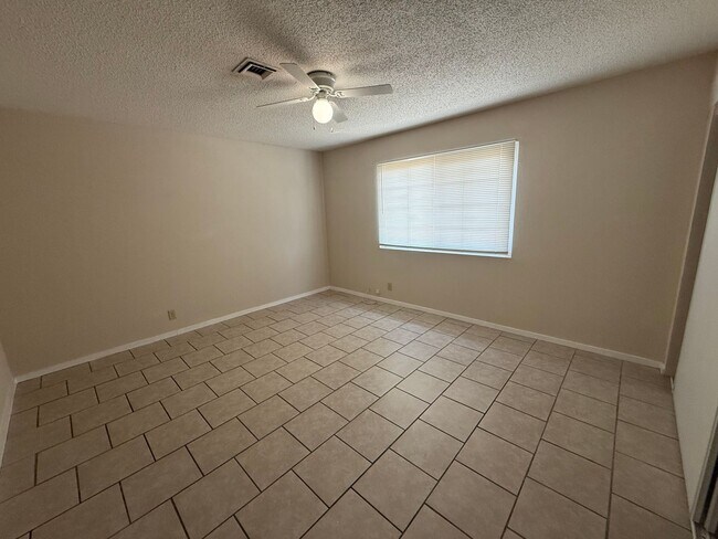 Building Photo - Charming One-Bedroom / One-Bath Apartment!