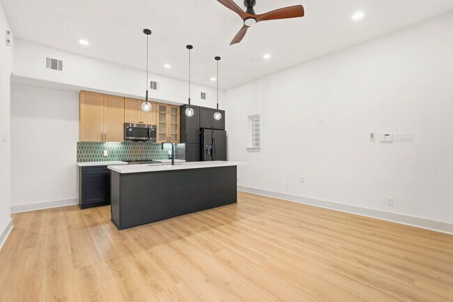 Building Photo - 9819 Turnbow St