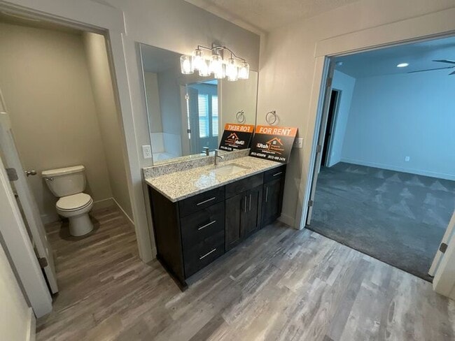 Building Photo - 2 bedroom 2 1/2 bath 2 car garage small dog friendly