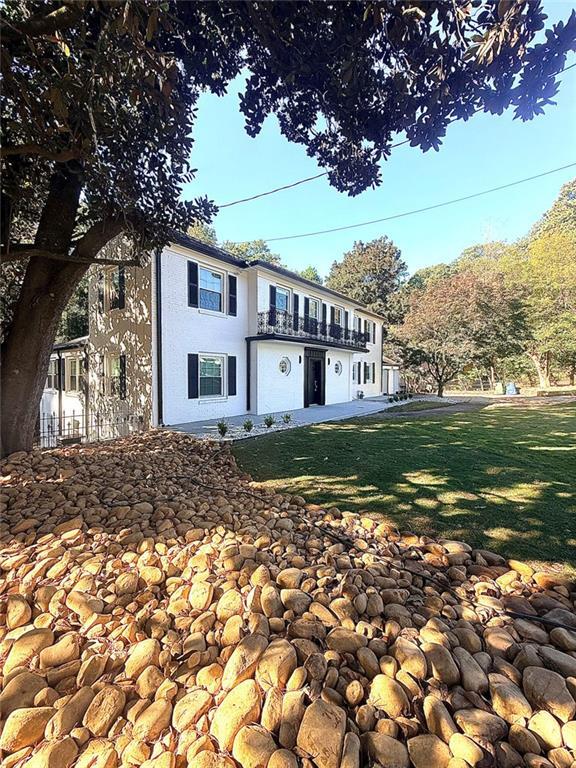 Building Photo - 200 W Paces Ferry Rd NW