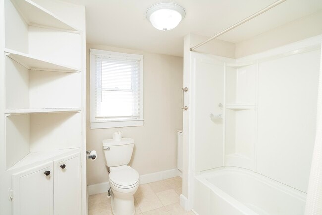 Building Photo - 32 Grant St