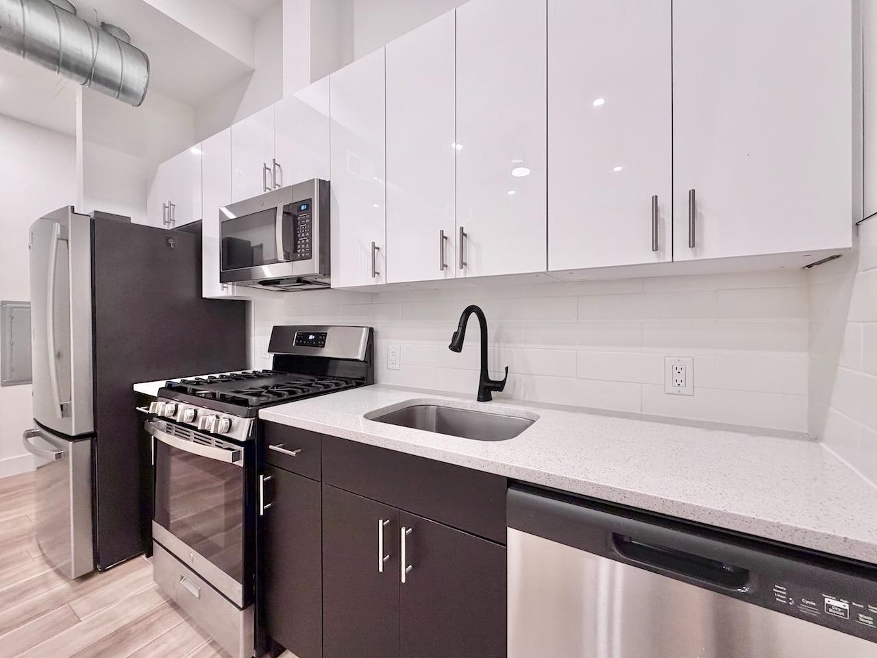 Building Photo - 375 Monmouth St