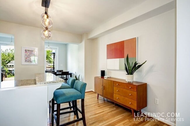 Building Photo - 719 Gallatin St NW