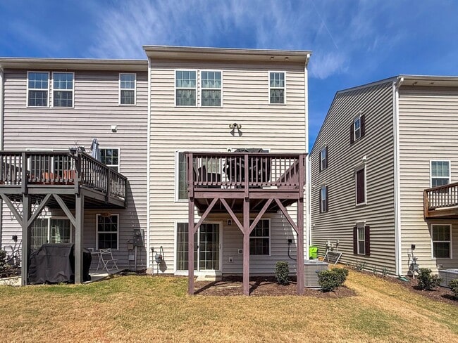 Building Photo - 6616 Pathfinder Wy