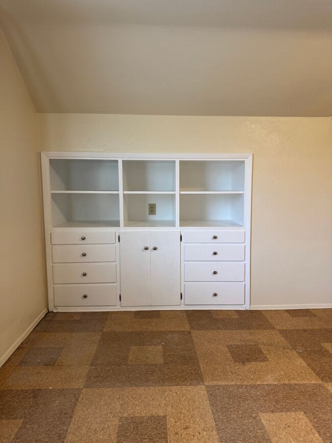 Building Photo - Unique 2 story, 3 bed home in Mount Vernon