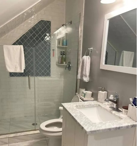 Building Photo - 2736 N Wilton Ave