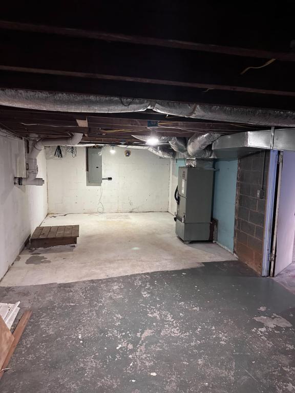 Building Photo - 1207 E Lakeview Dr