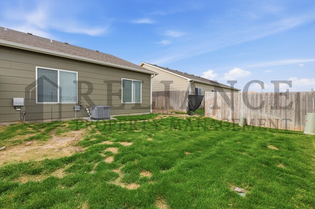 Building Photo - 452 S Longbranch Dr