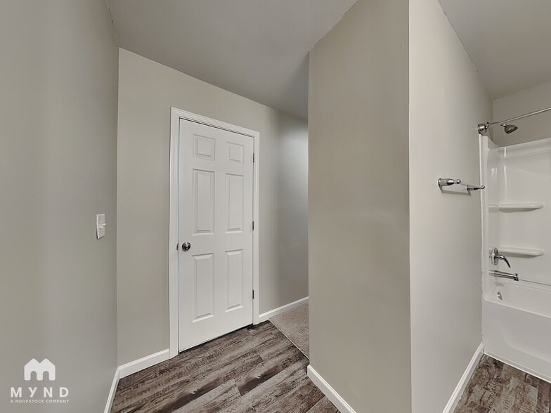 Building Photo - 804 The Heights Ln