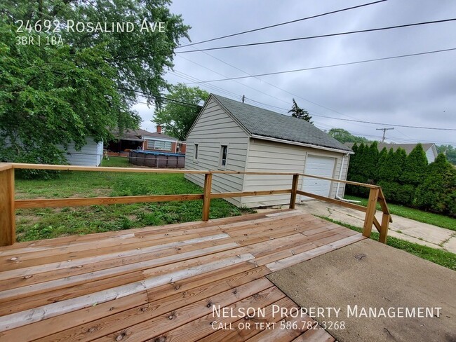 Building Photo - 3 Bedroom Ranch, Hardwood Floors, Recessed...