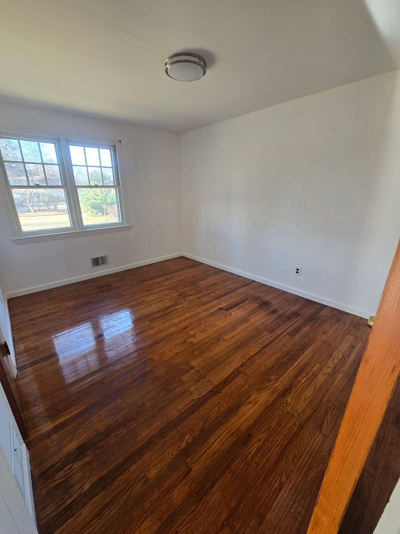 Building Photo - 1712 Kenyon Ave