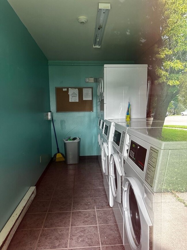 Building Photo - Cozy One Bedroom Apartment in Black River!