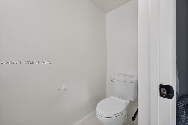 Building Photo - 15811 SW 91st Ct