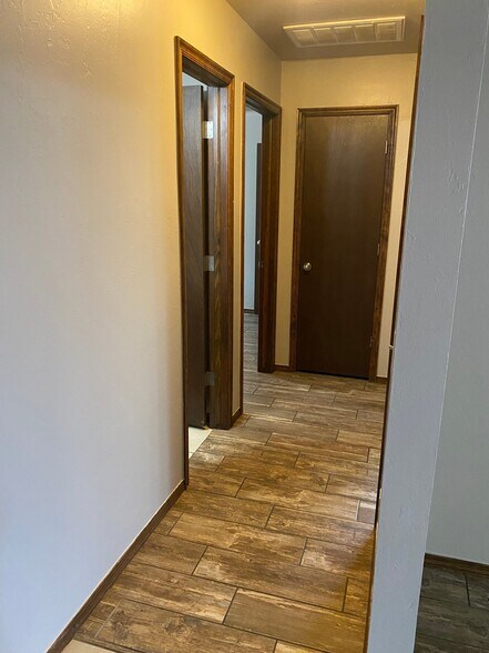 Building Photo - 113 N Shannon Way