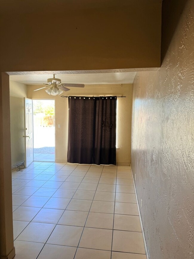 Building Photo - 1 Bedroom End Unit on a Corner Lot