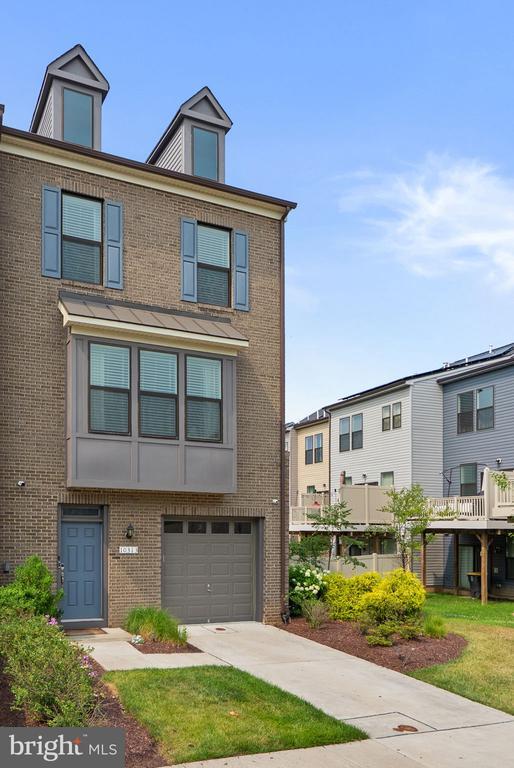 Building Photo - 10313 Vista Meadow Way