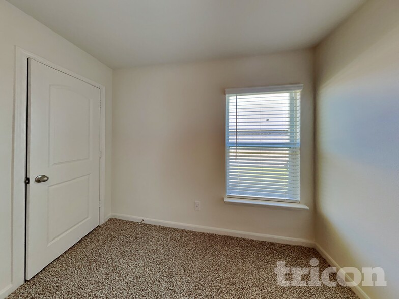 Building Photo - 123 Switchback Hl Rd