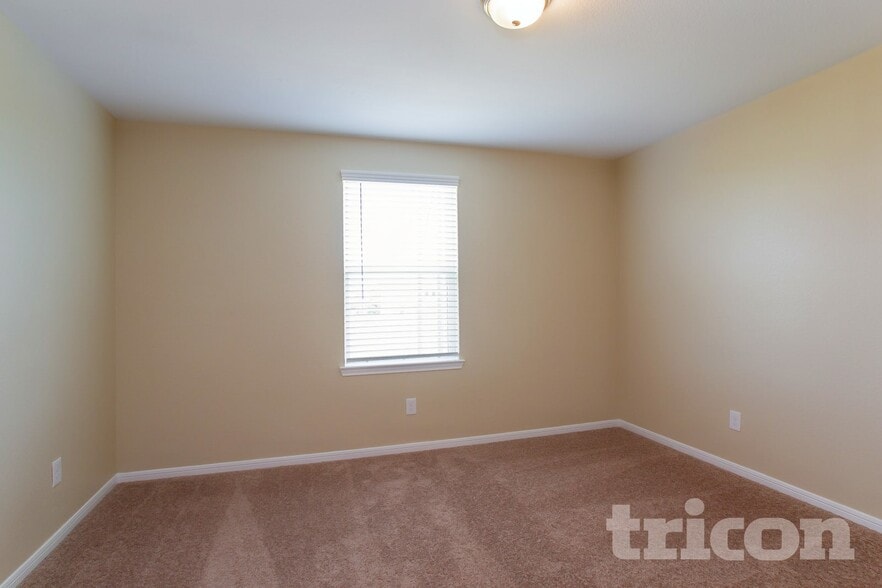 Building Photo - 421 Palomino Stand Dr