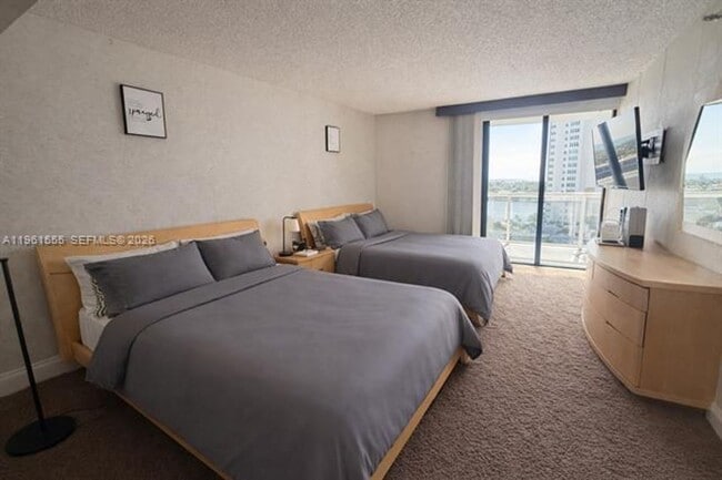 Building Photo - 20505 E Country Club Dr