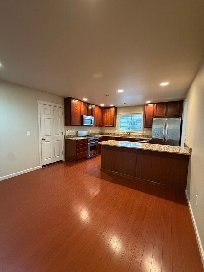 Building Photo - 1204 Burnside Pl