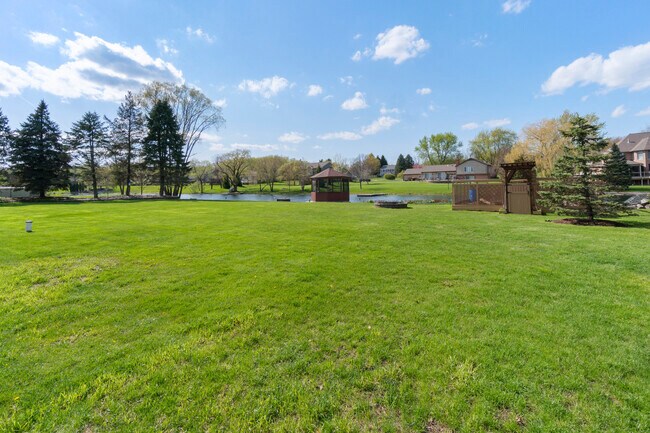 Building Photo - 2208 Crystal Cir