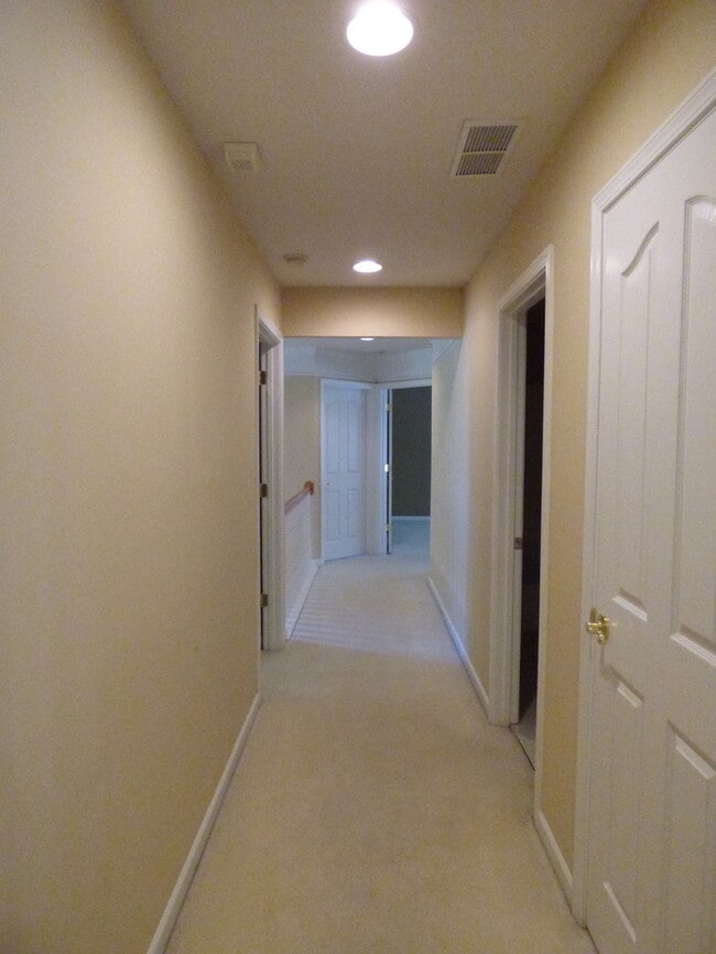 Building Photo - Beautiful Home in Cady Lake Subdivision