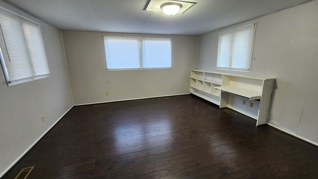 Building Photo - Big 3BR, 1BTH home with garage with much updated! Very nice!