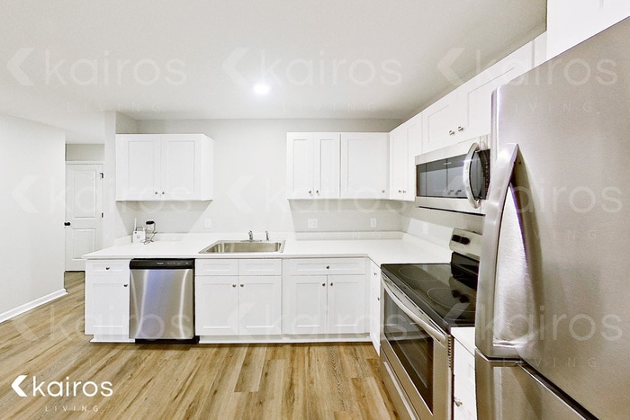 Building Photo - 10 Bungalow Cir