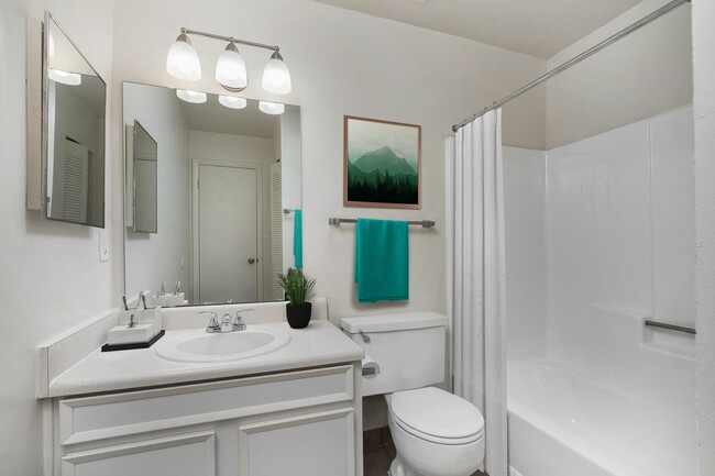 Building Photo - Colonial Oaks Apartments