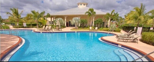 Building Photo - 4110 NE 24th St