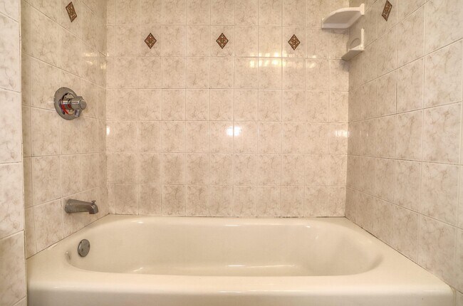 Building Photo - 703 Park Ave