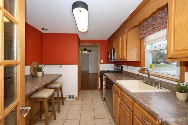 Building Photo - 2 Mohawk Dr