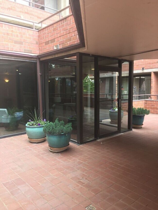 Building Photo - Modern Downtown Condo with Secure Access at Arlington Place