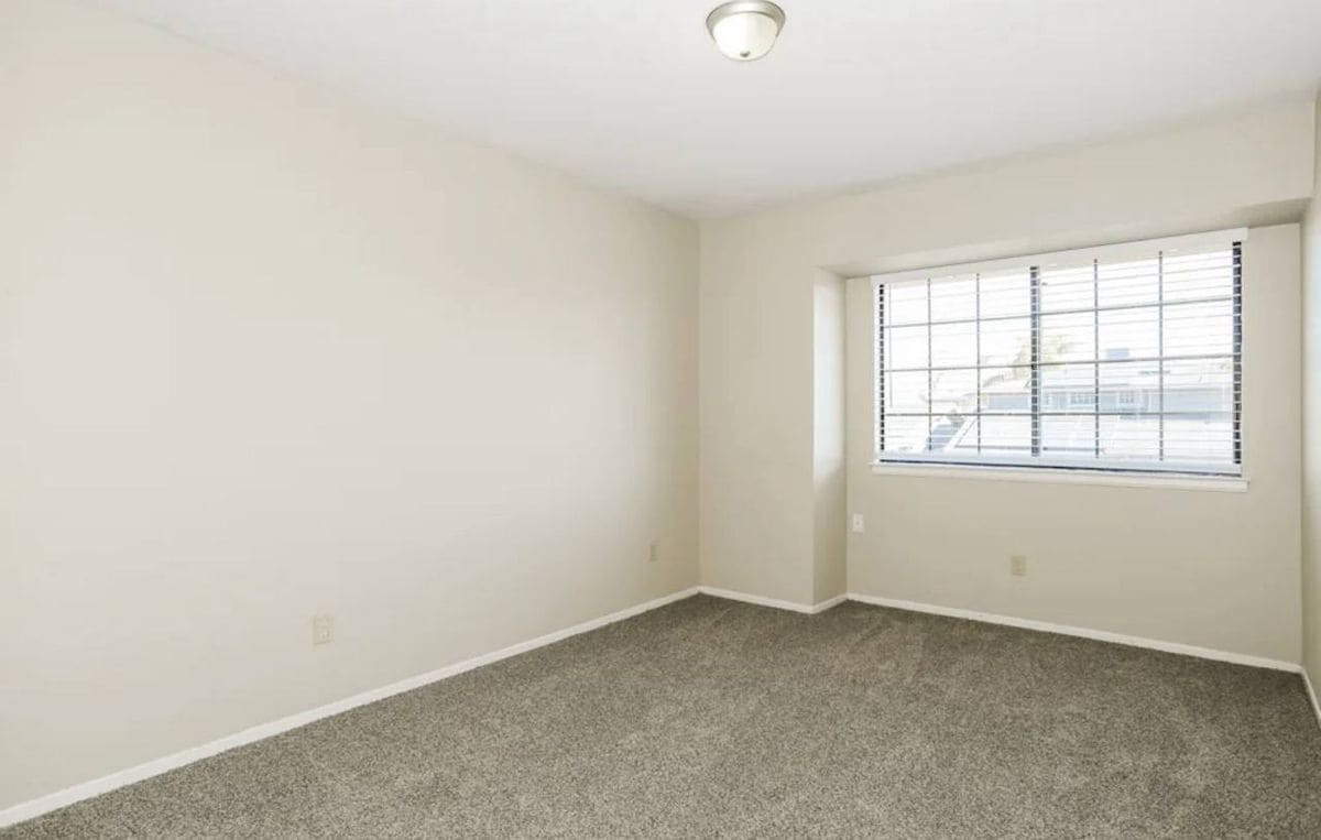 Building Photo - 40040 Pasadena Dr