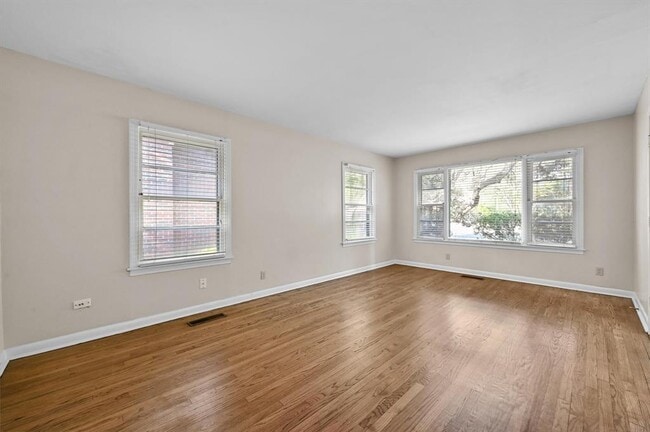 Building Photo - 1507 Travis Heights Blvd