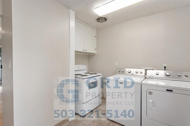 Building Photo - Charming 2BR House with Garage & Private Patio in Vancouver!
