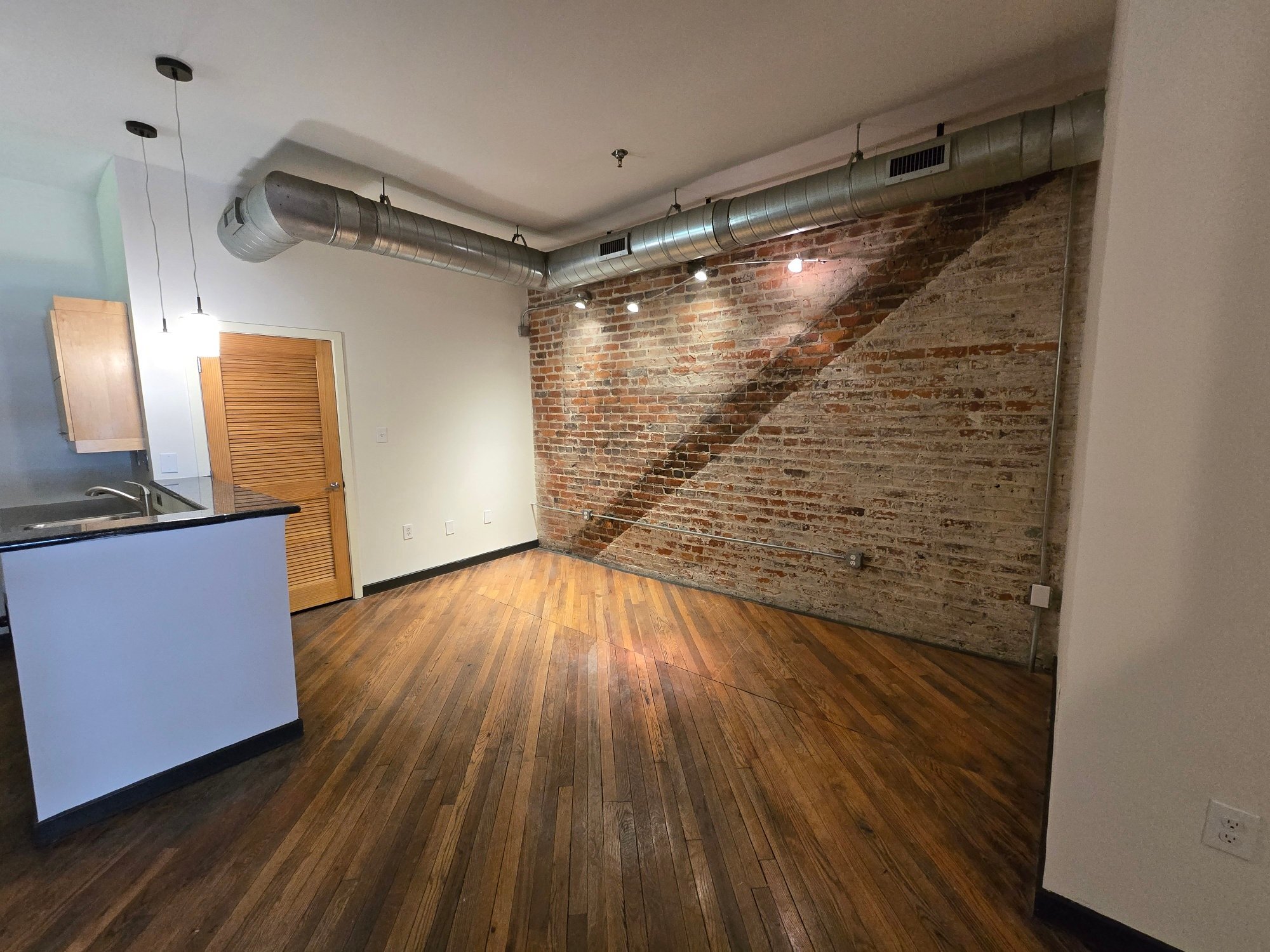 Building Photo - 1318 W Broad St
