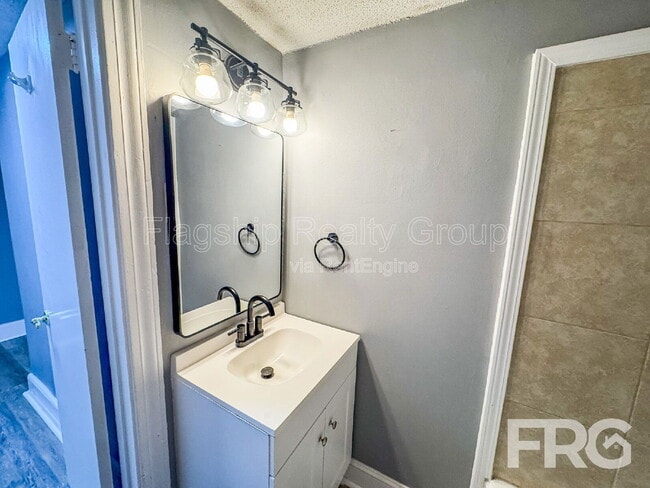 Building Photo - 600 Howell St