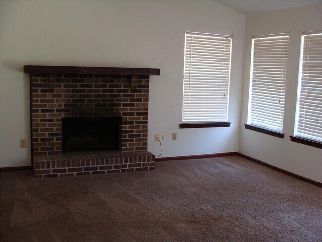 Building Photo - 2331 Newgate Dr