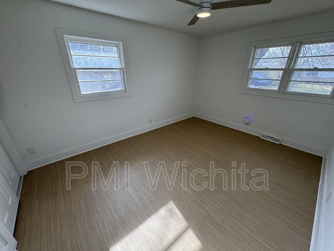 Building Photo - 1014 S Rosalie Ave