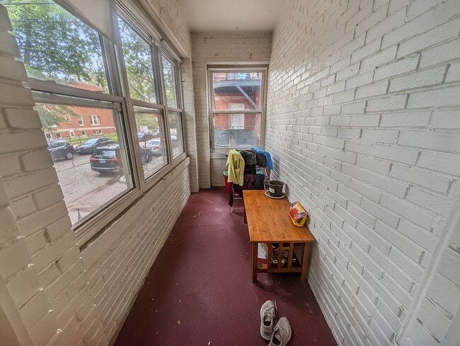 Building Photo - Large 3-bed/1-bath Apartment in the Heart of Rogers Park!