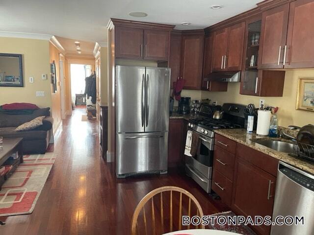 Building Photo - 632 E Broadway