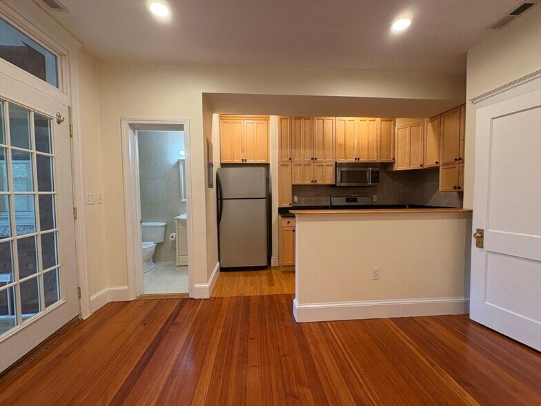 Building Photo - 195 Winthrop Rd