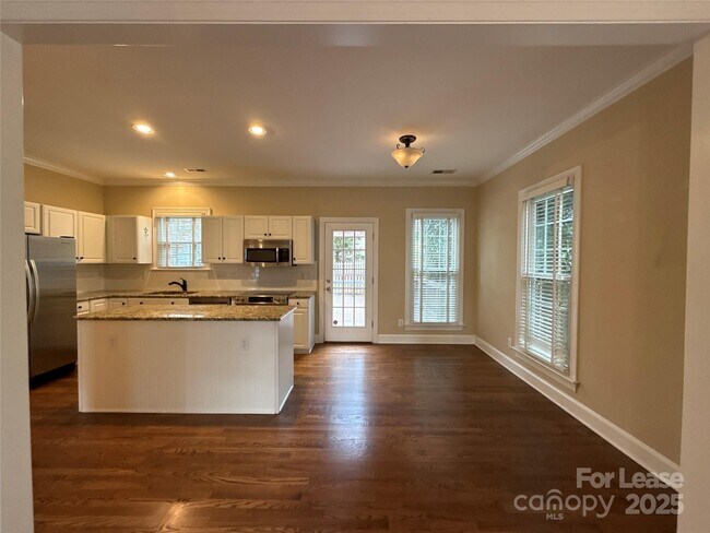 Building Photo - 805 Stargard Ct