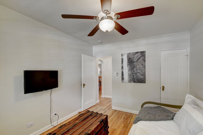 Building Photo - Gorgeous duplex near Cherry Creek!