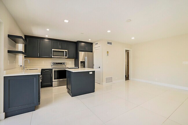Building Photo - 1439 S Ocean Blvd