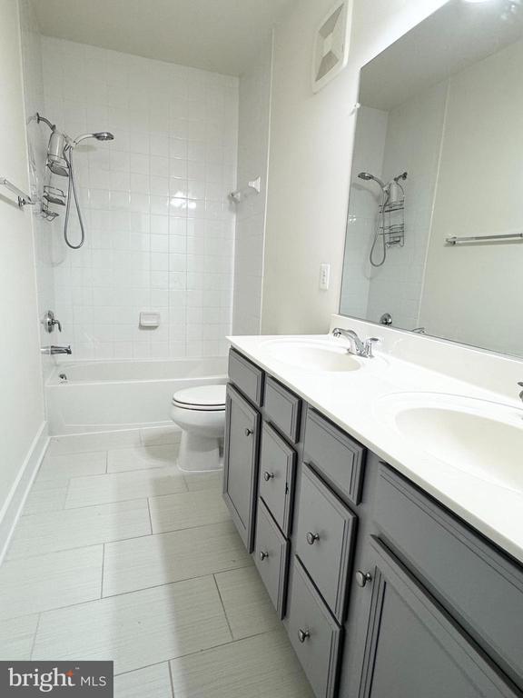 Building Photo - 44858 Tiverton Sq