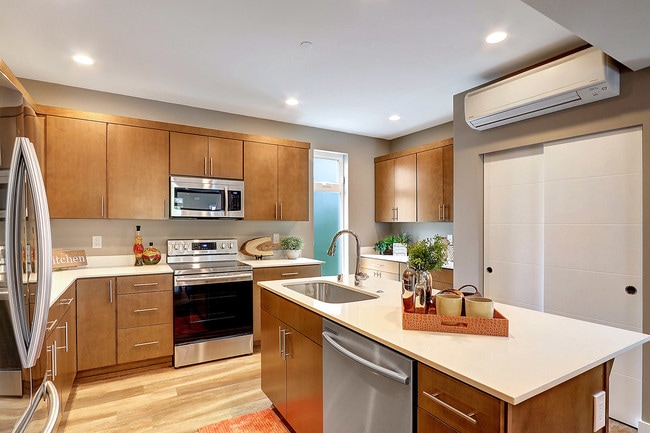 Building Photo - 15013 12th Pl W