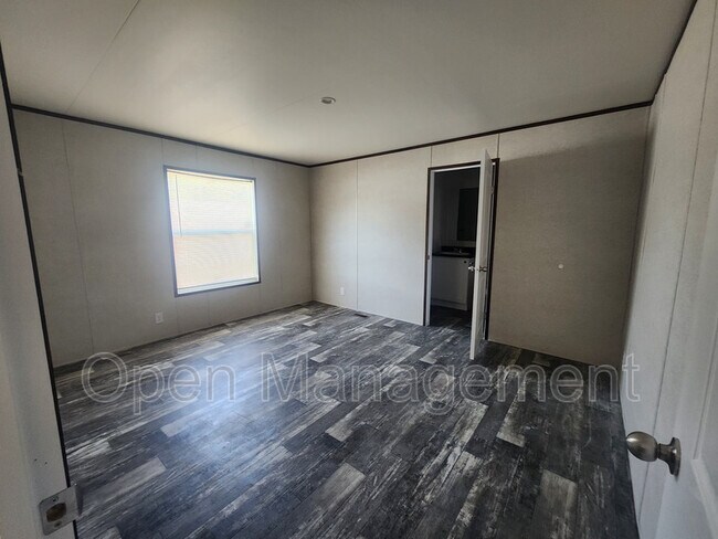 Building Photo - 3 Willowhaven Ct