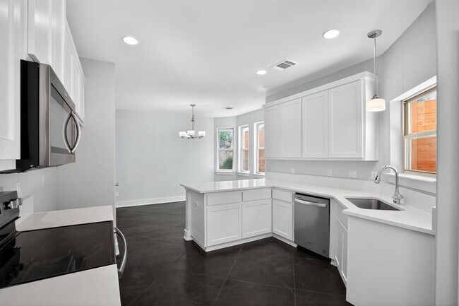 Building Photo - 10624 Lake Park Dr